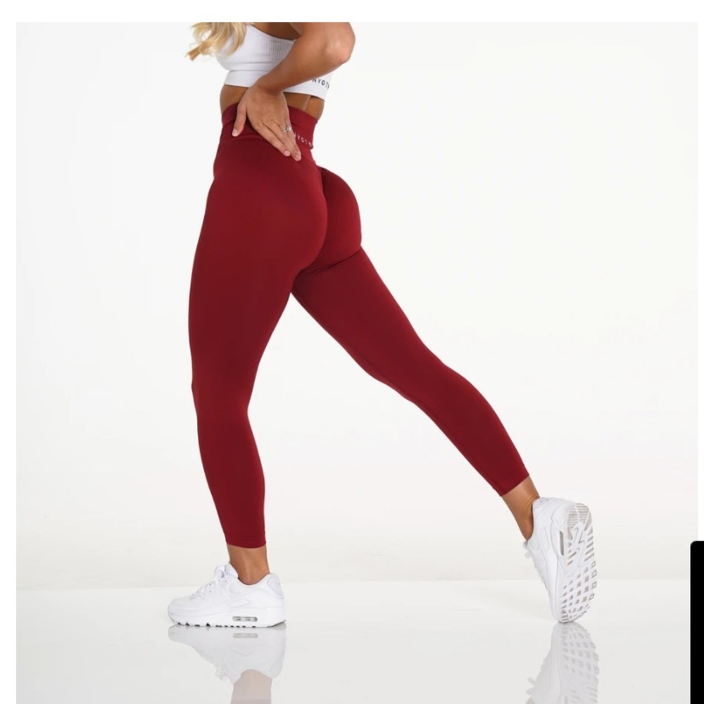 NVGTN Carmine Solid Seamless Leggings